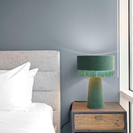 Placemakr Premier Sobro ناشفيل المظهر الخارجي الصورة A table lamp