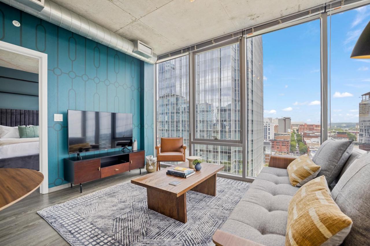 Placemakr Premier Sobro ناشفيل المظهر الخارجي الصورة A staged living room at 1001 Burnet