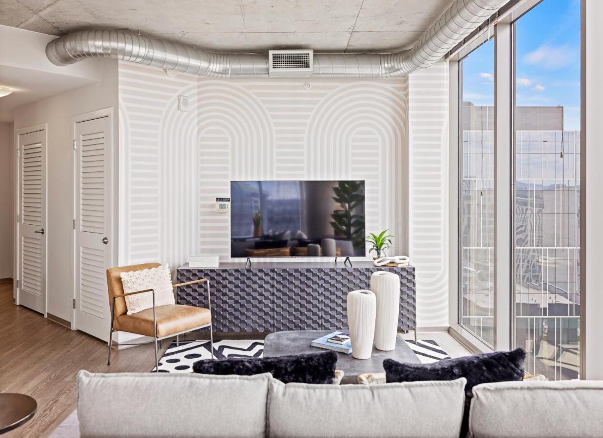 Placemakr Premier Sobro ناشفيل المظهر الخارجي الصورة A living room at 1001 Olympic