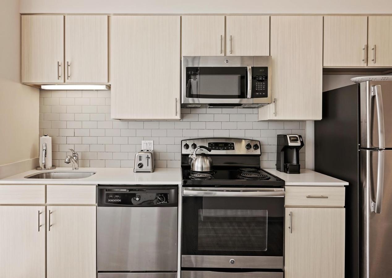 Placemakr Premier Sobro ناشفيل المظهر الخارجي الصورة A typical kitchen in a typical apartment