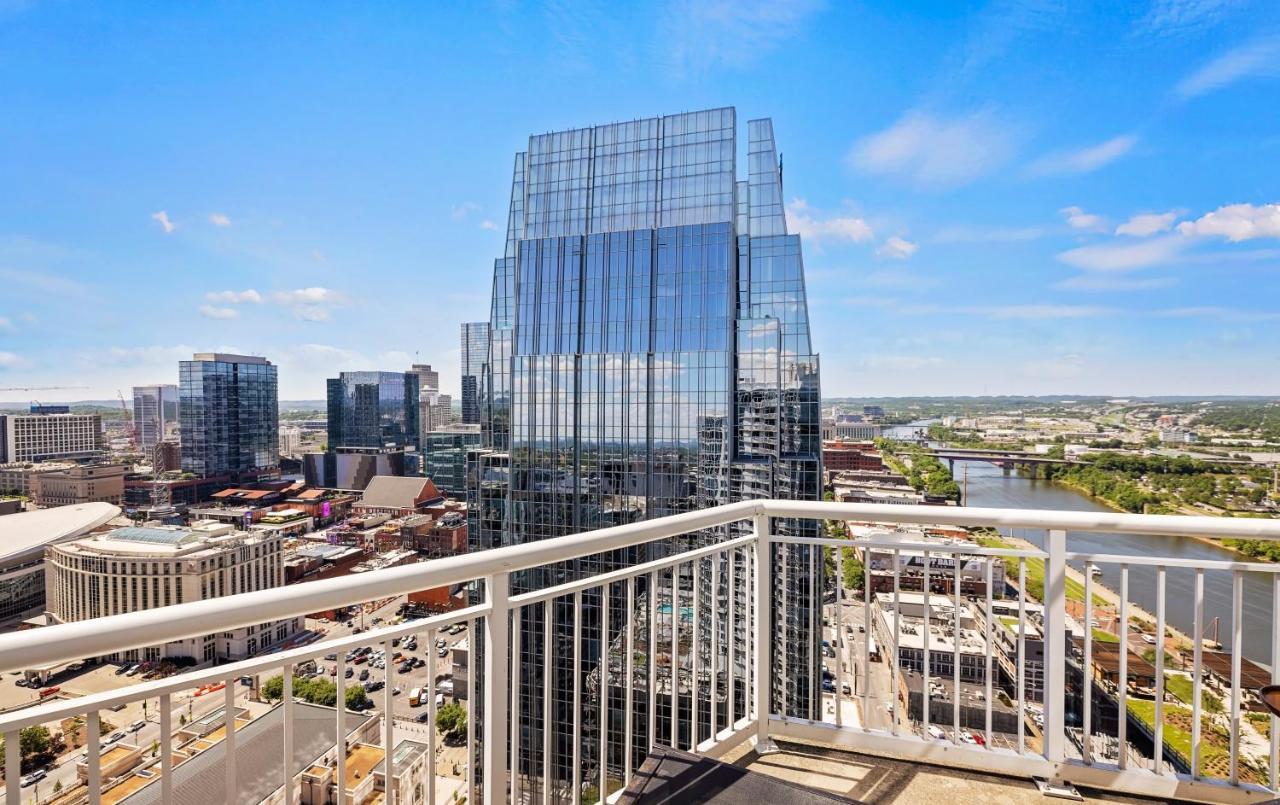 Placemakr Premier Sobro ناشفيل المظهر الخارجي الصورة The modern residential complex, One Riverfront Plaza, in 2015