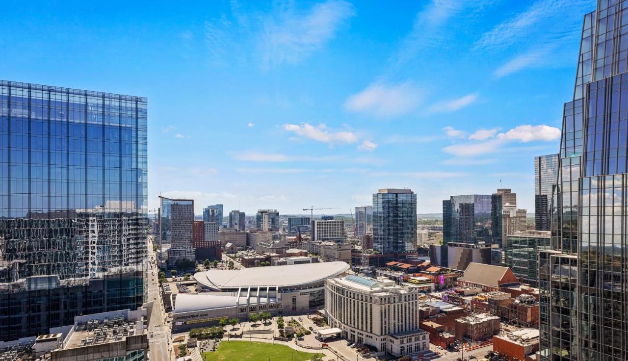 Placemakr Premier Sobro ناشفيل المظهر الخارجي الصورة View of the West End from the 2018-completed residential tower