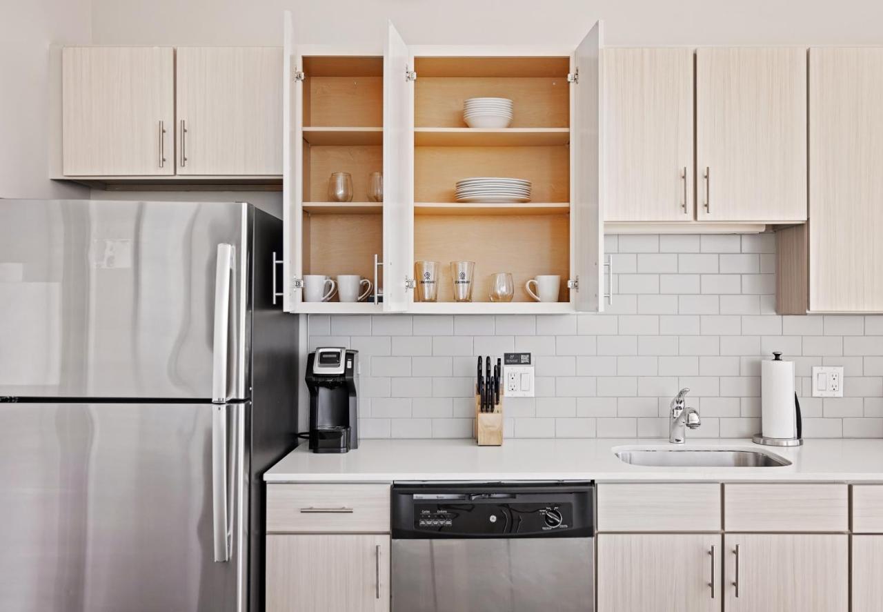 Placemakr Premier Sobro ناشفيل المظهر الخارجي الصورة A typical kitchen in a typical apartment